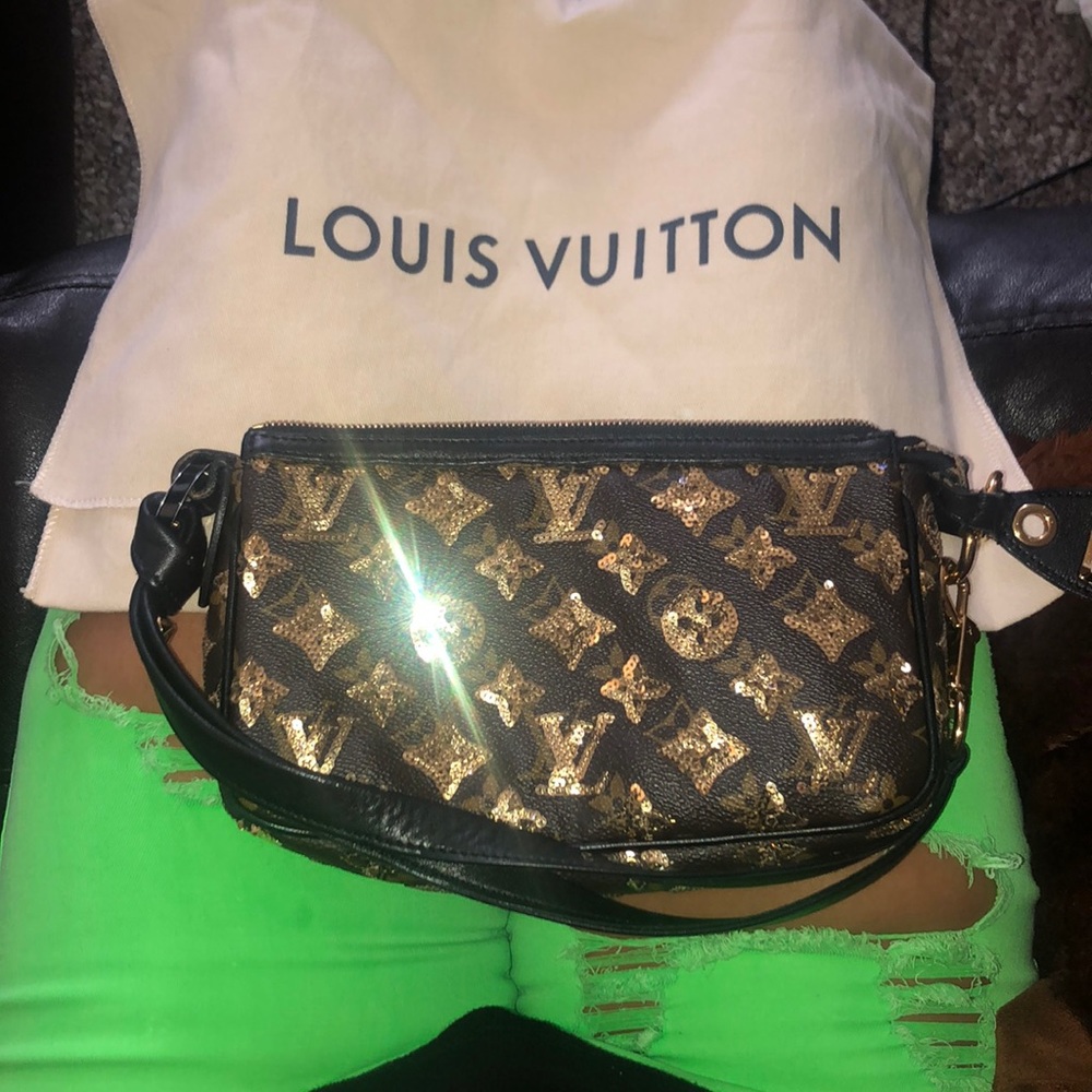 Louis Vuitton limited edition. No defects . - Picture 3 of 3